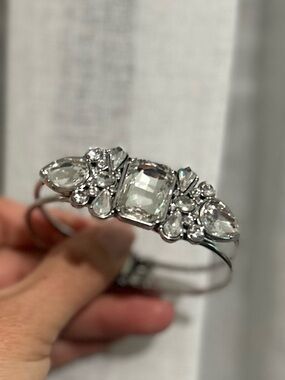 Vintage inspired Crystal-Accent Silver tone Bracelet